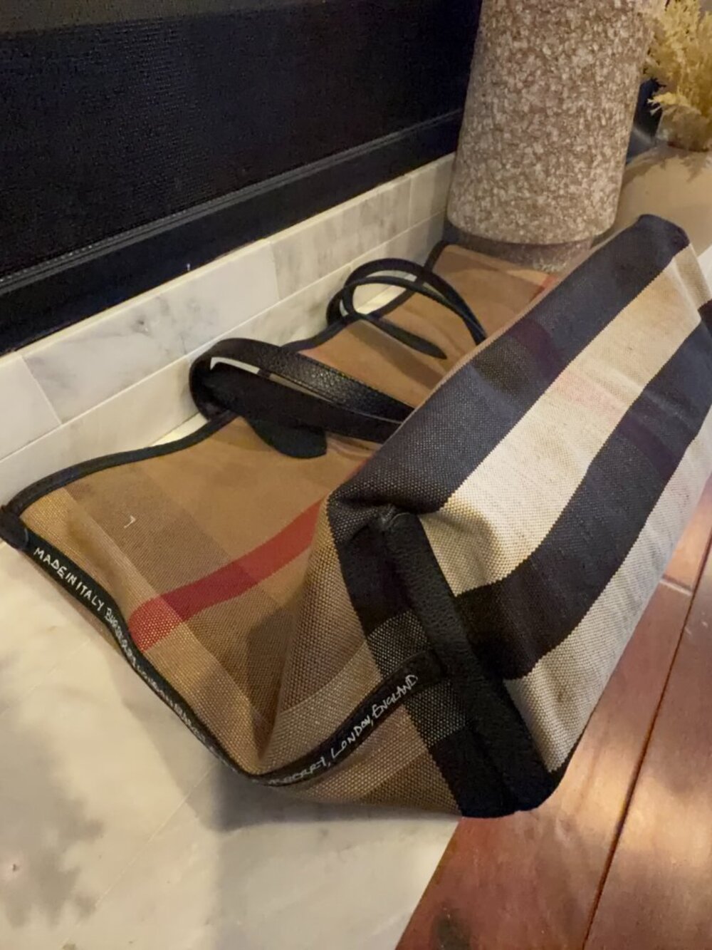 Burberry Reversible Canvas Tote – London Print - Picture 4 of 14